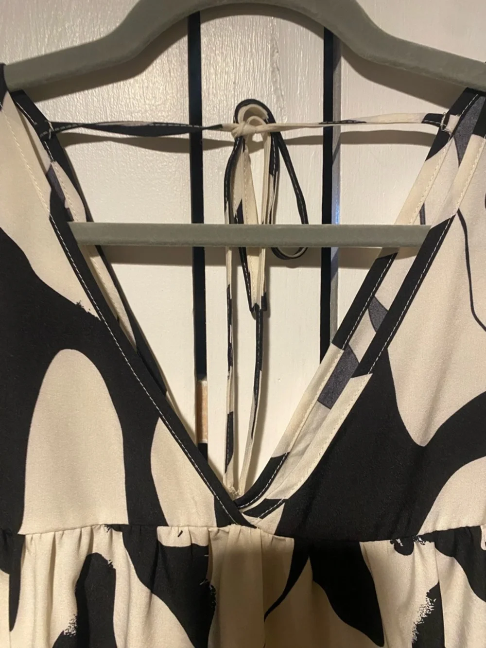 SHEIN Black & Cream Abstract V-Neck Blouse - Picture 3 of 5